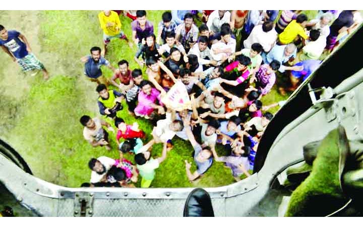 ত্রাণের জন্য হাহাকার